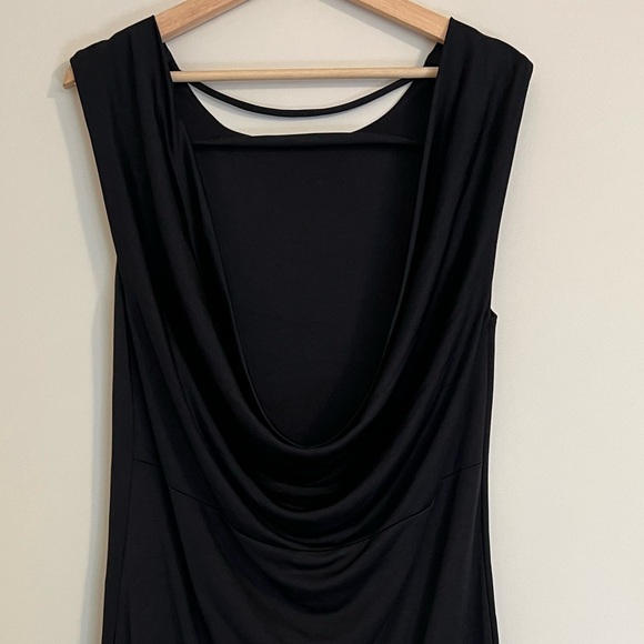 Sexy black dress w open back - Picture 1 of 6